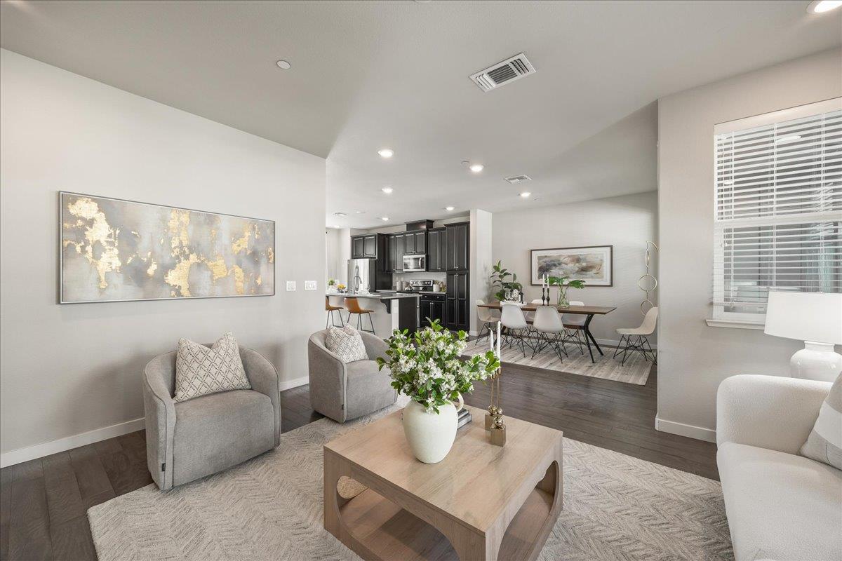 Detail Gallery Image 9 of 33 For 11 Tidal Way, San Mateo,  CA 94401 - 3 Beds | 2/1 Baths