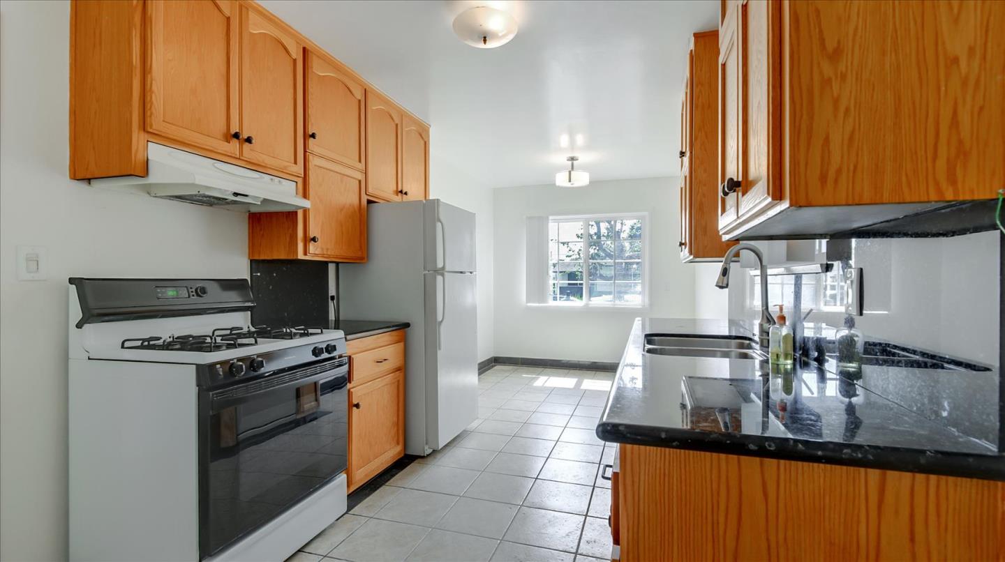 Detail Gallery Image 11 of 43 For 3532 Maplewood Ave, Los Angeles,  CA 90066 - 3 Beds | 2 Baths
