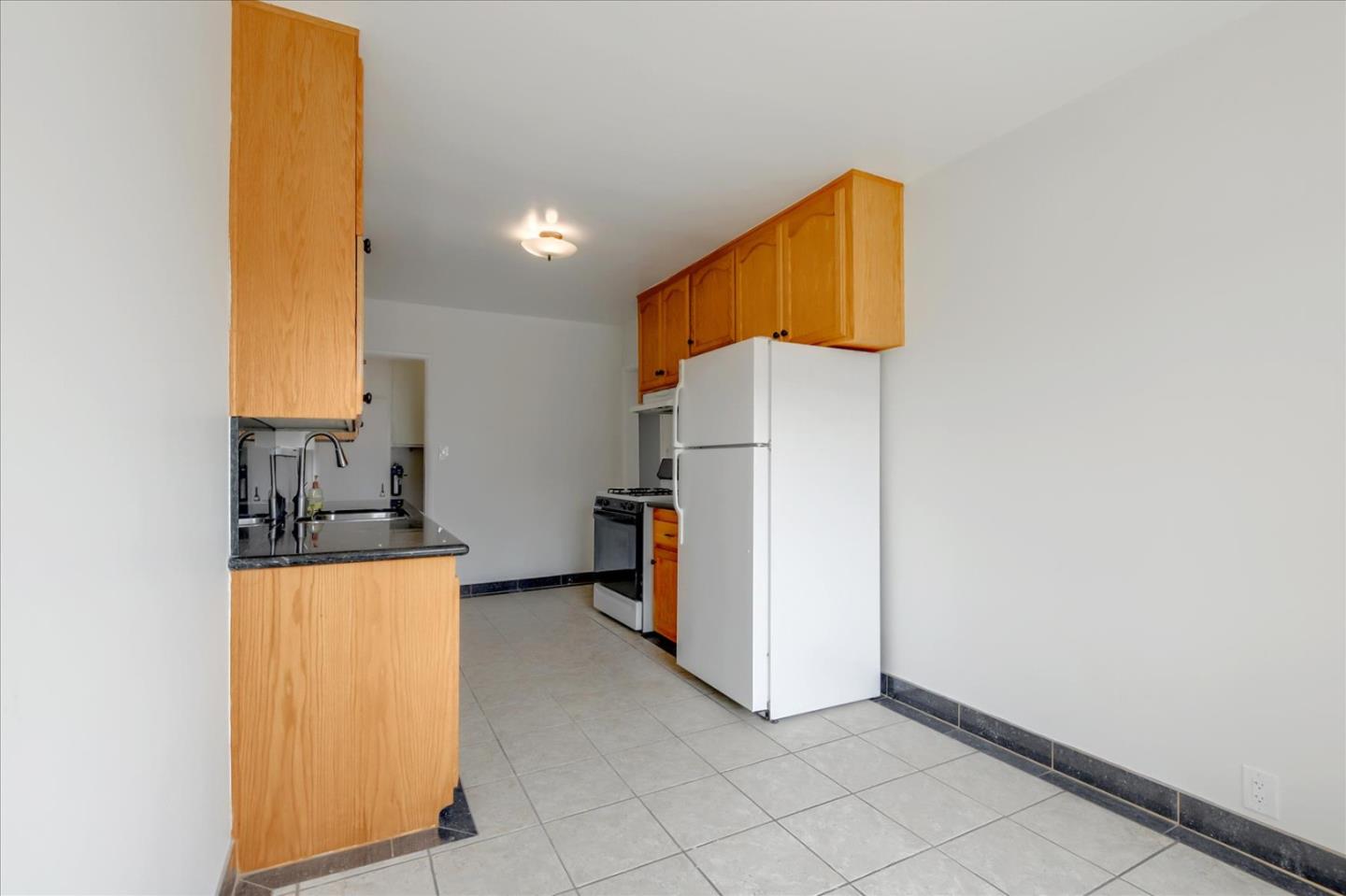 Detail Gallery Image 14 of 43 For 3532 Maplewood Ave, Los Angeles,  CA 90066 - 3 Beds | 2 Baths