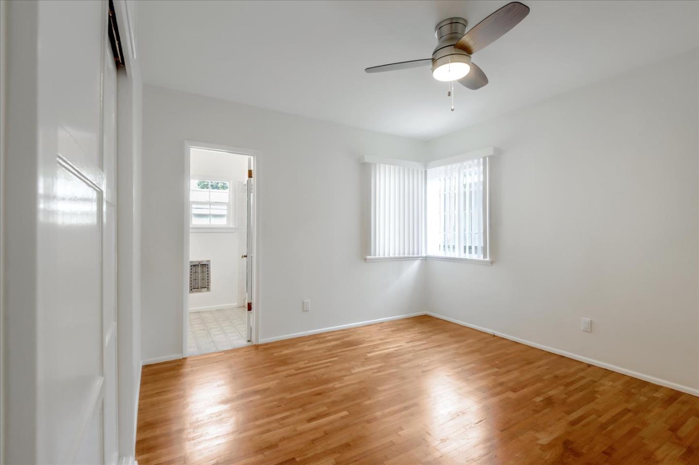 Detail Gallery Image 15 of 43 For 3532 Maplewood Ave, Los Angeles,  CA 90066 - 3 Beds | 2 Baths