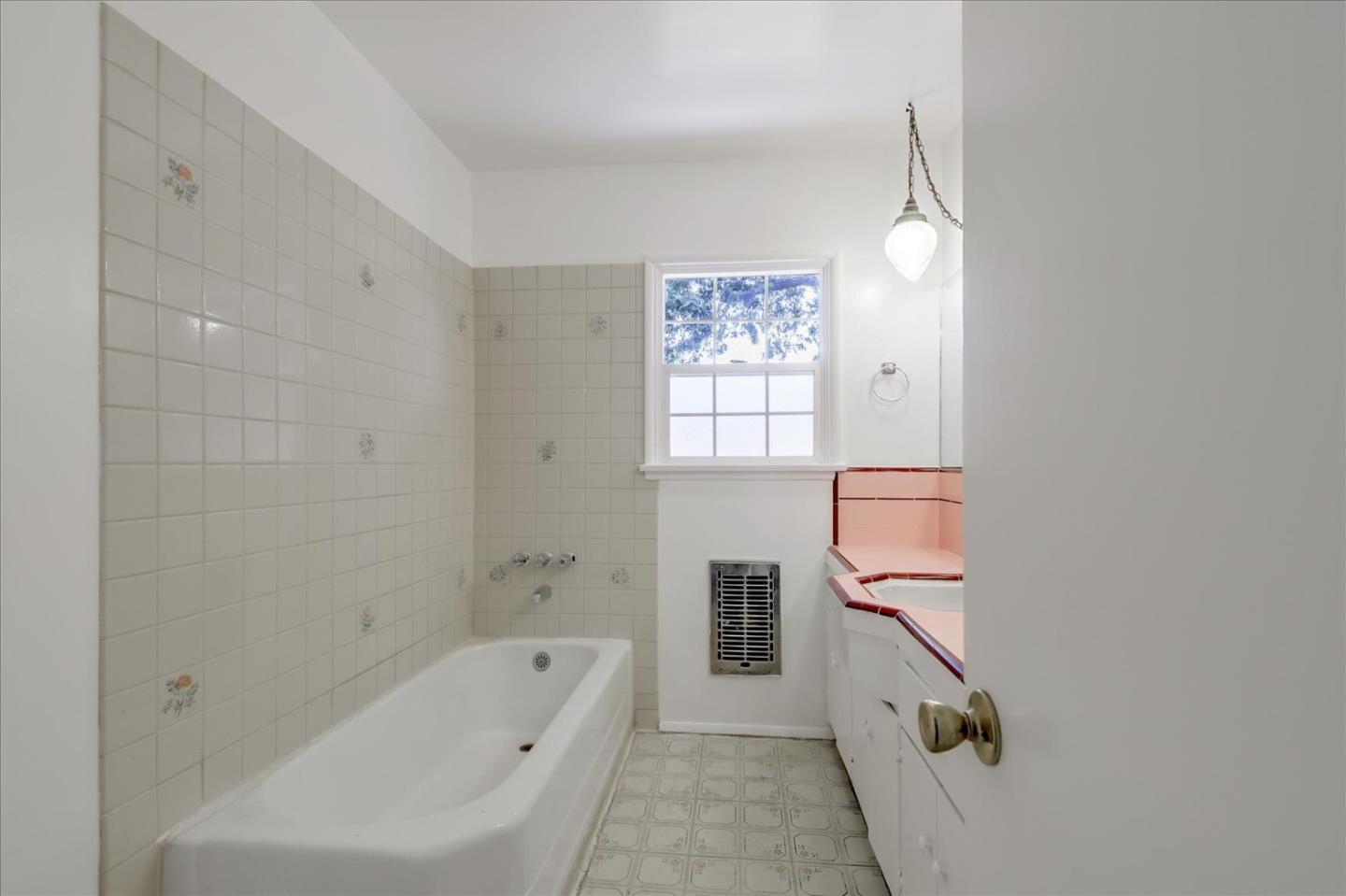 Detail Gallery Image 30 of 43 For 3532 Maplewood Ave, Los Angeles,  CA 90066 - 3 Beds | 2 Baths