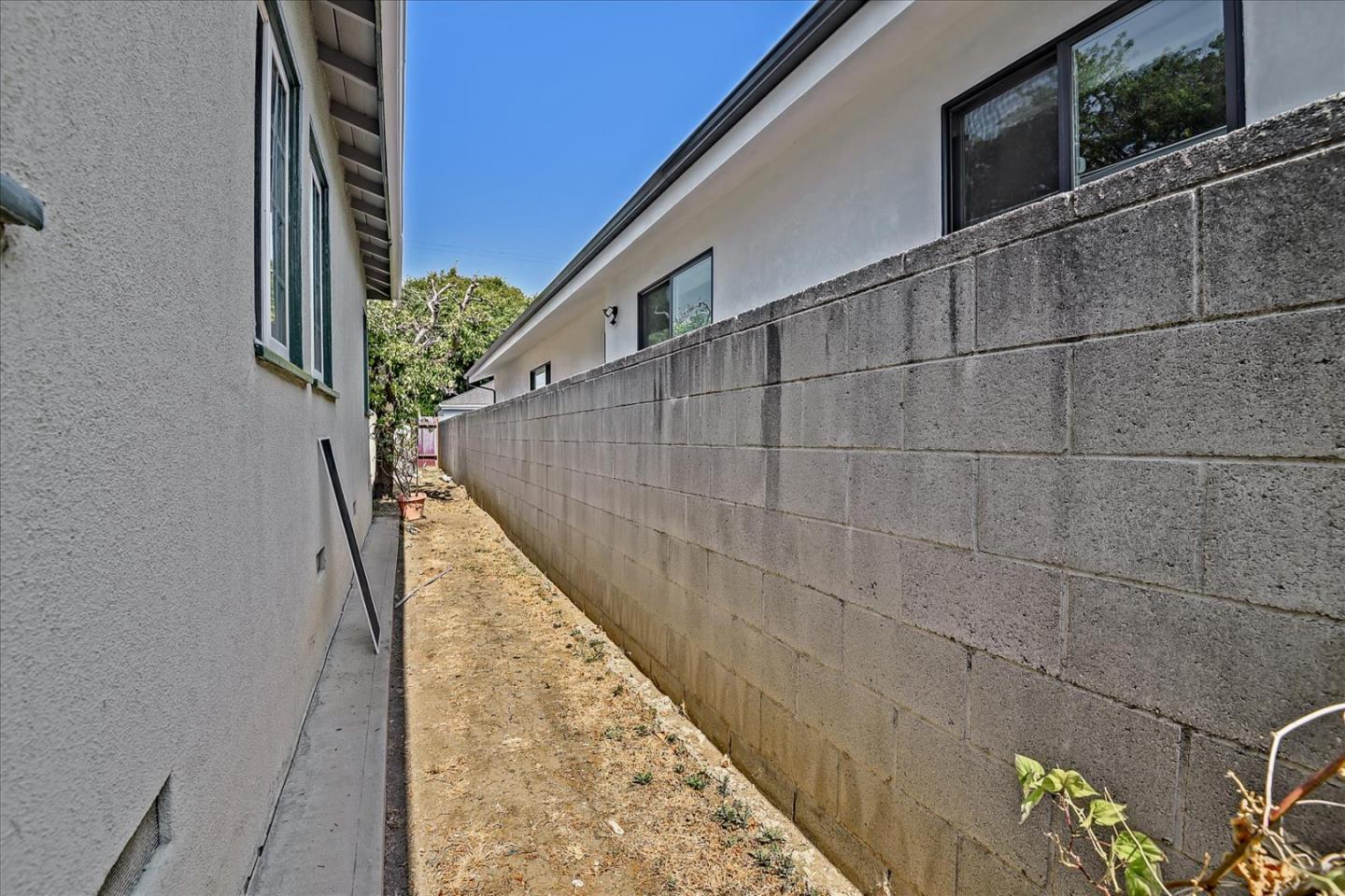 Detail Gallery Image 42 of 43 For 3532 Maplewood Ave, Los Angeles,  CA 90066 - 3 Beds | 2 Baths