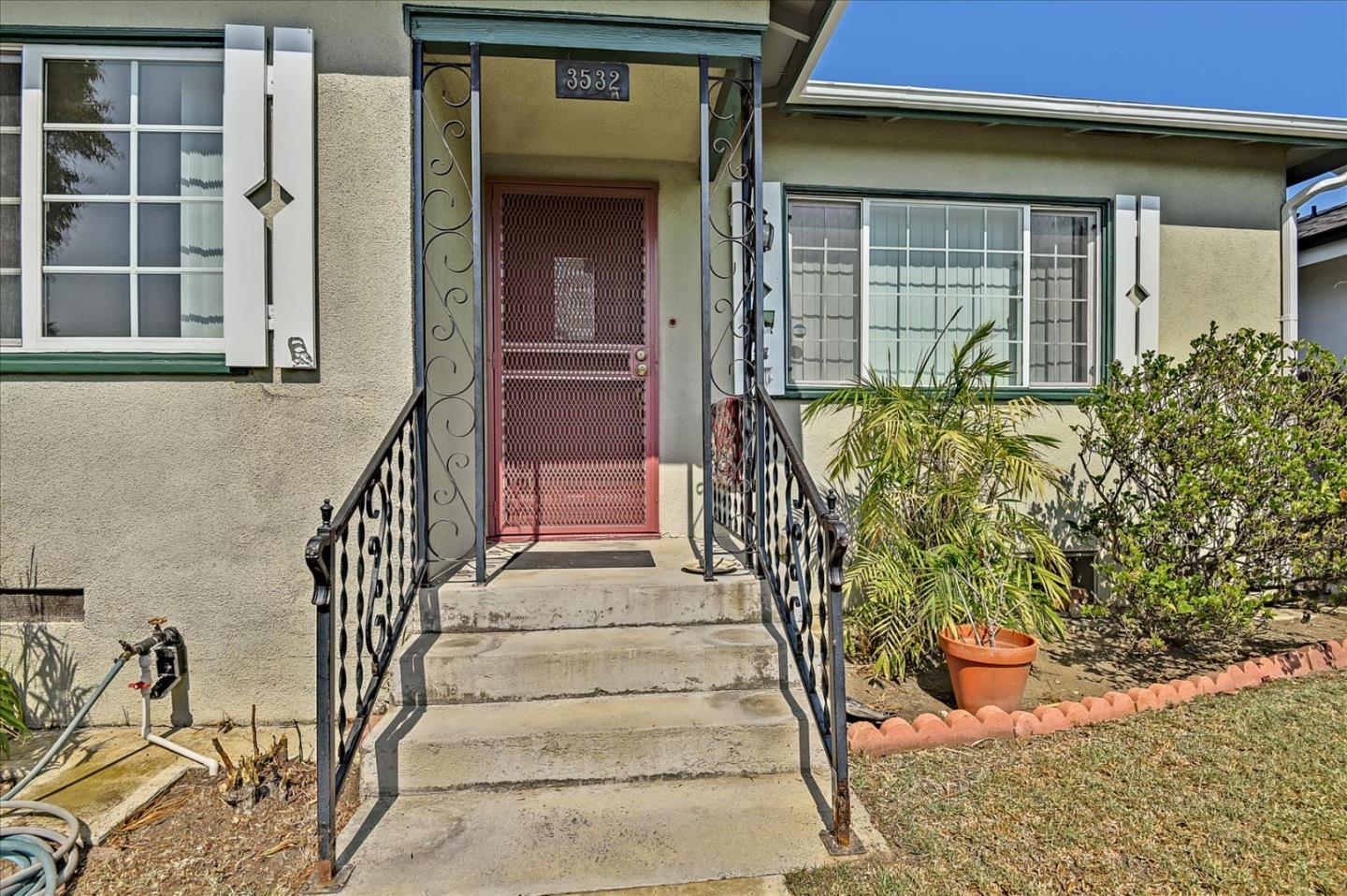 Detail Gallery Image 5 of 43 For 3532 Maplewood Ave, Los Angeles,  CA 90066 - 3 Beds | 2 Baths