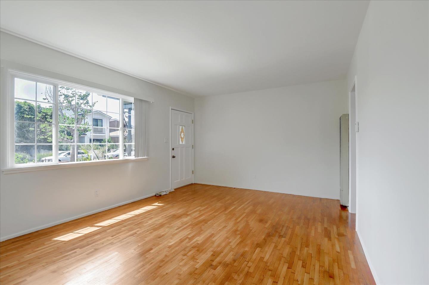 Detail Gallery Image 7 of 43 For 3532 Maplewood Ave, Los Angeles,  CA 90066 - 3 Beds | 2 Baths