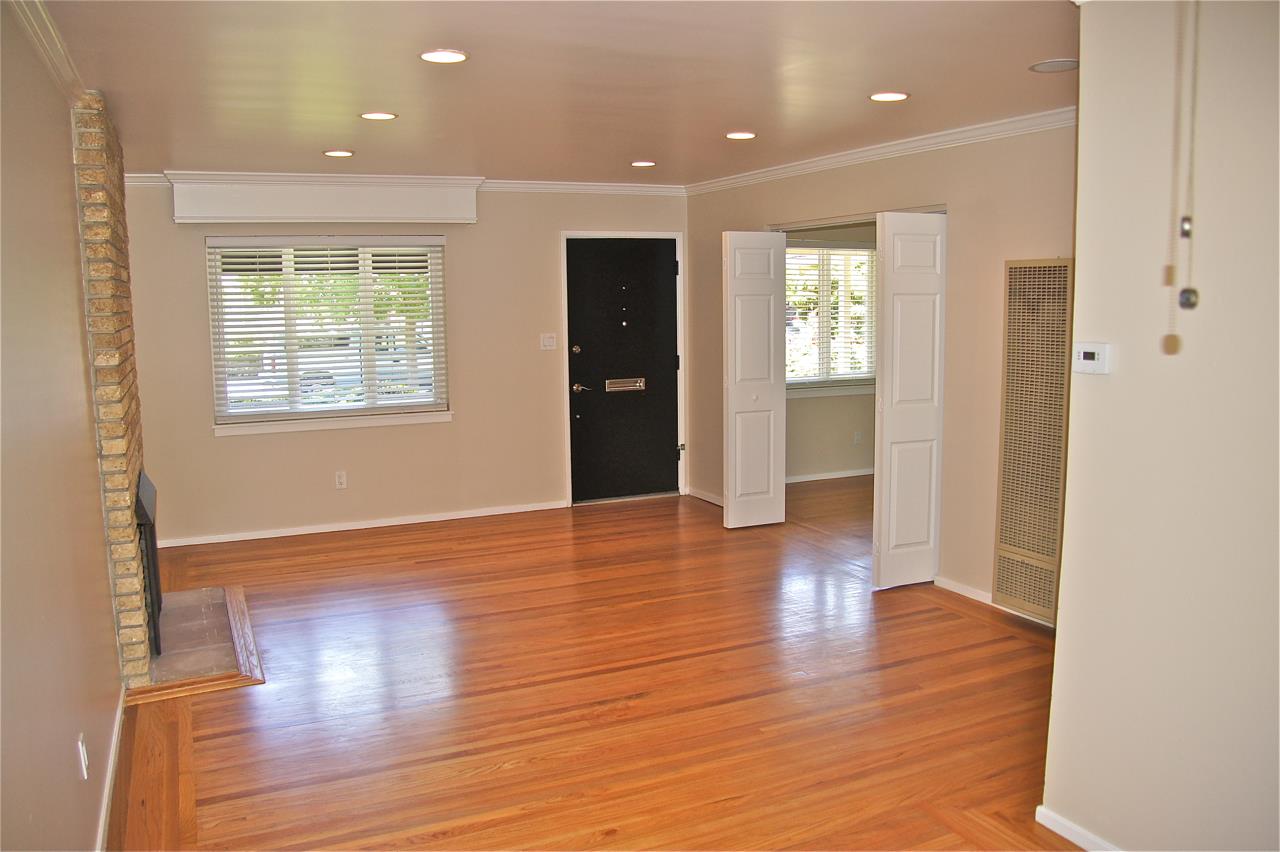 Detail Gallery Image 4 of 16 For 2323 Peachtree Ln, San Jose,  CA 95128 - 3 Beds | 1 Baths