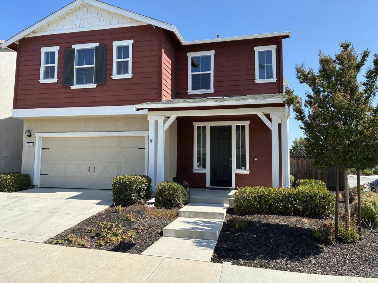 Detail Gallery Image 1 of 7 For 1061 Viognier Way, Gilroy,  CA 95020 - 3 Beds | 2/1 Baths