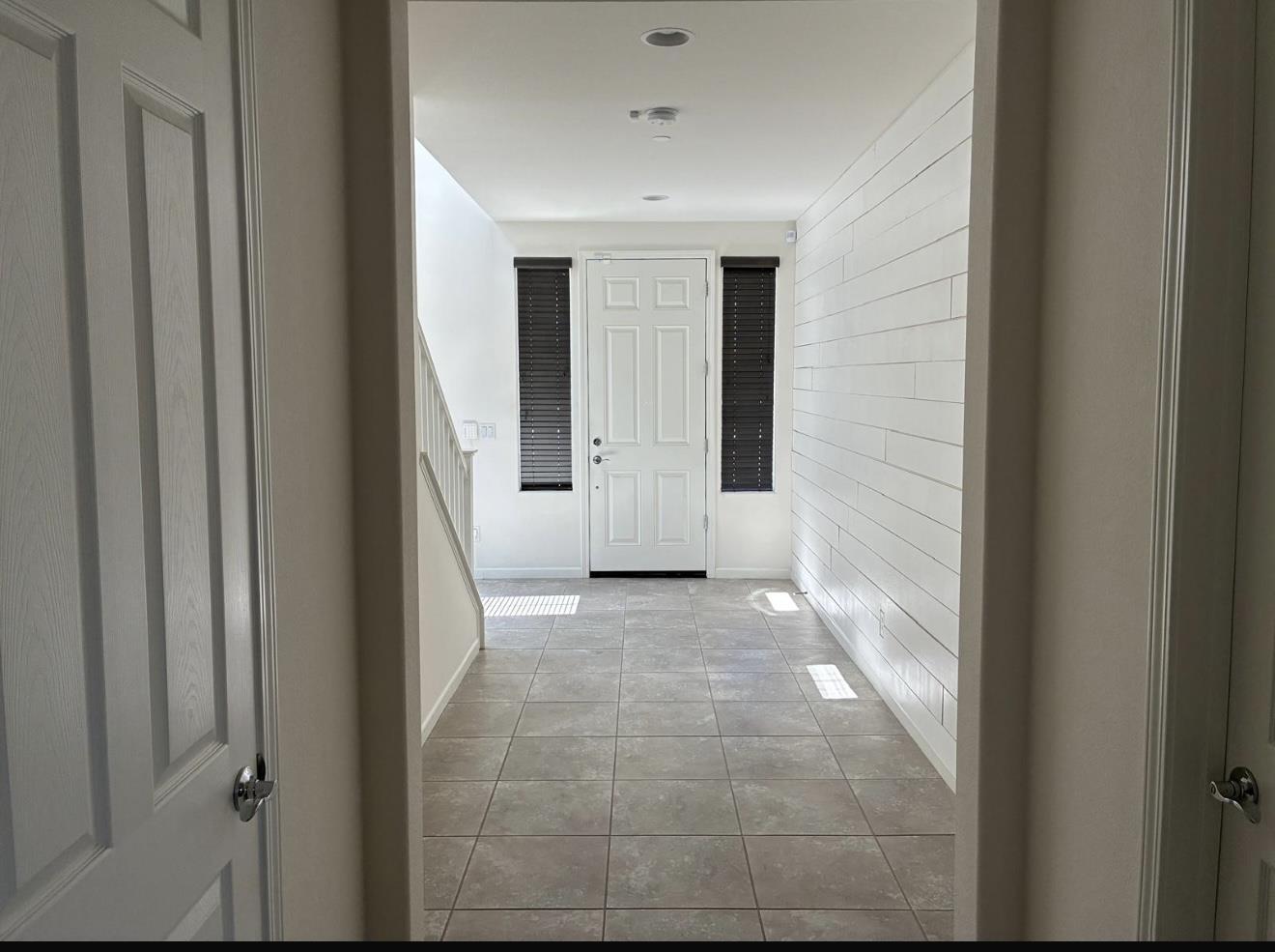 Detail Gallery Image 4 of 7 For 1061 Viognier Way, Gilroy,  CA 95020 - 3 Beds | 2/1 Baths