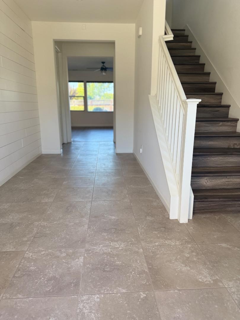 Detail Gallery Image 5 of 7 For 1061 Viognier Way, Gilroy,  CA 95020 - 3 Beds | 2/1 Baths