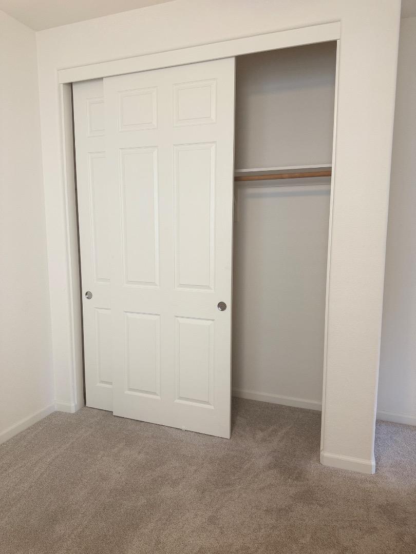 Detail Gallery Image 6 of 7 For 1061 Viognier Way, Gilroy,  CA 95020 - 3 Beds | 2/1 Baths