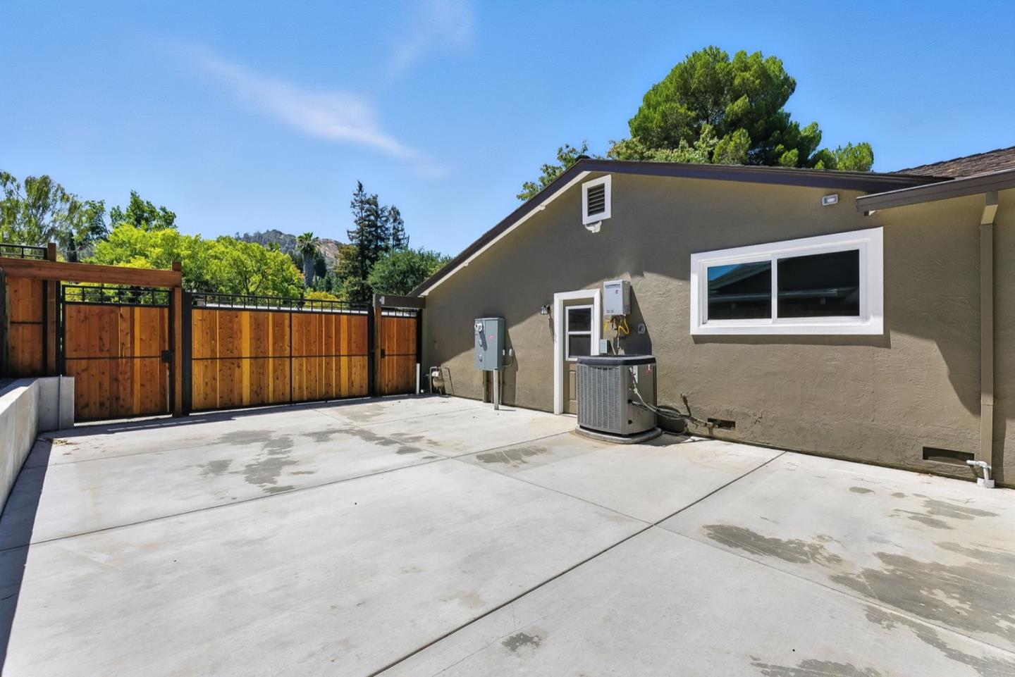 Detail Gallery Image 34 of 51 For 5701 Lewis Way, Concord,  CA 94521 - 4 Beds | 2/1 Baths