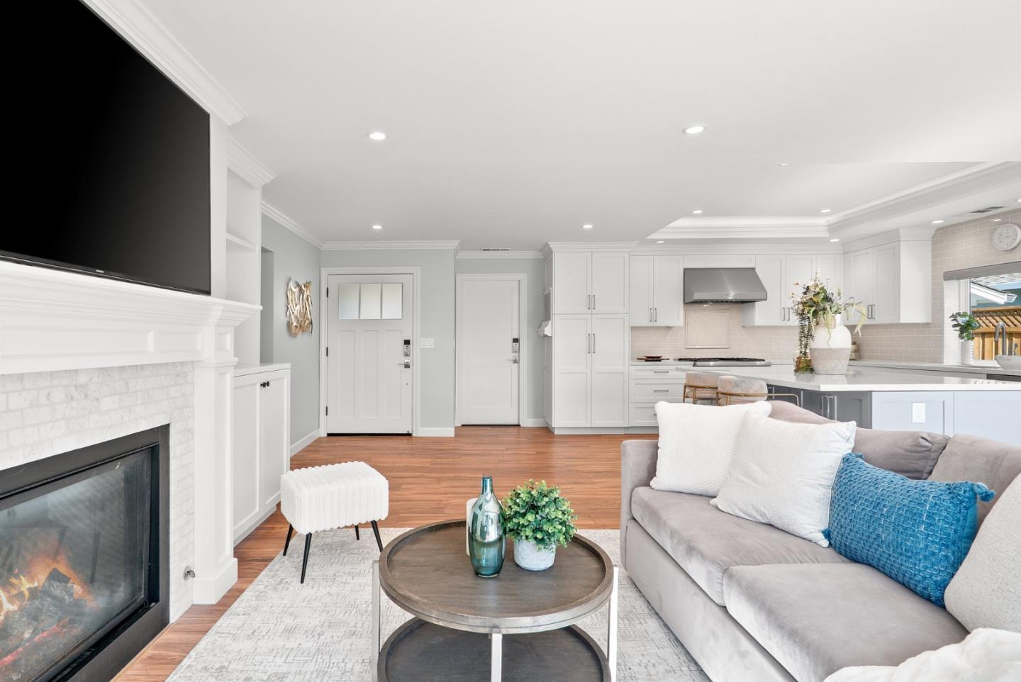 Detail Gallery Image 2 of 63 For 325 Crestview Dr, Santa Clara,  CA 95050 - 3 Beds | 2 Baths