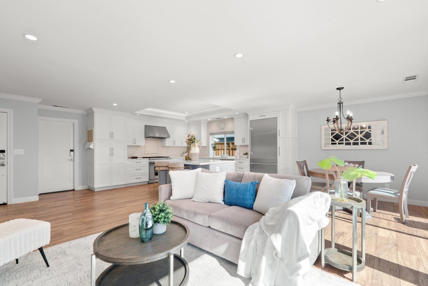 Detail Gallery Image 3 of 63 For 325 Crestview Dr, Santa Clara,  CA 95050 - 3 Beds | 2 Baths