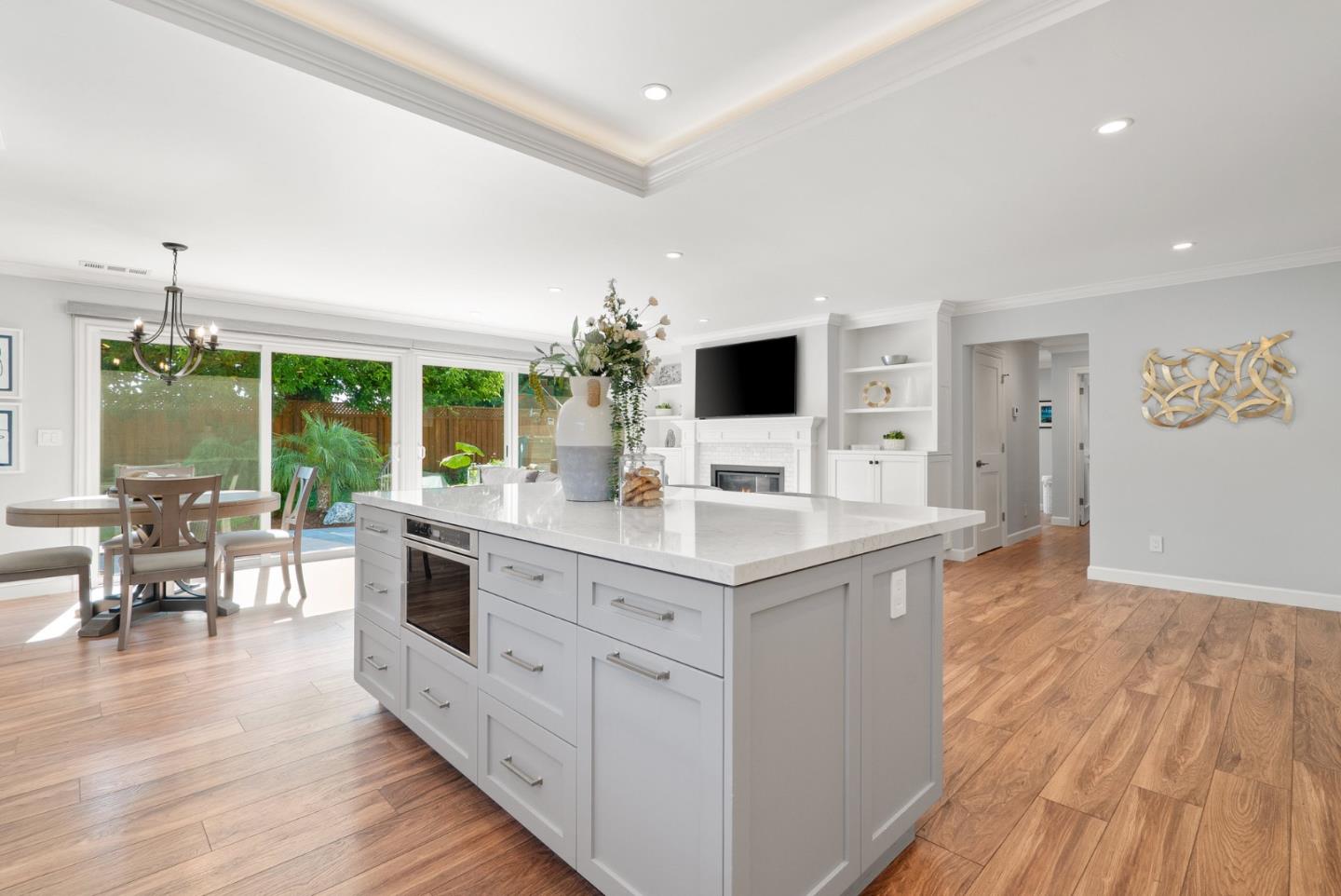 Detail Gallery Image 5 of 63 For 325 Crestview Dr, Santa Clara,  CA 95050 - 3 Beds | 2 Baths