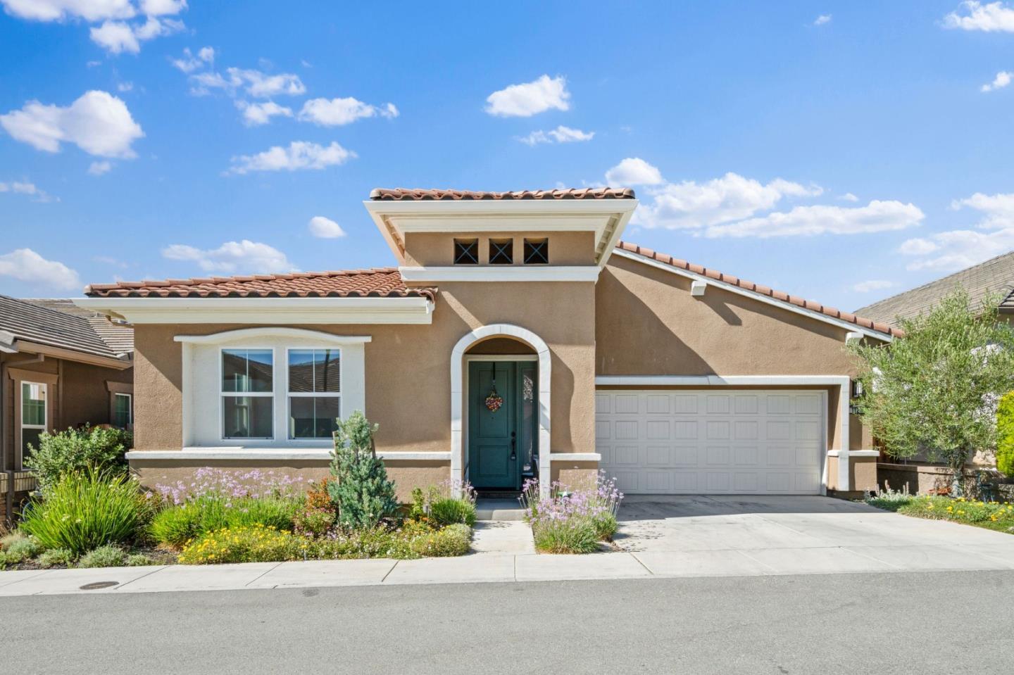 Detail Gallery Image 3 of 31 For 1120 Richard Rd, Hollister,  CA 95023 - 2 Beds | 2 Baths