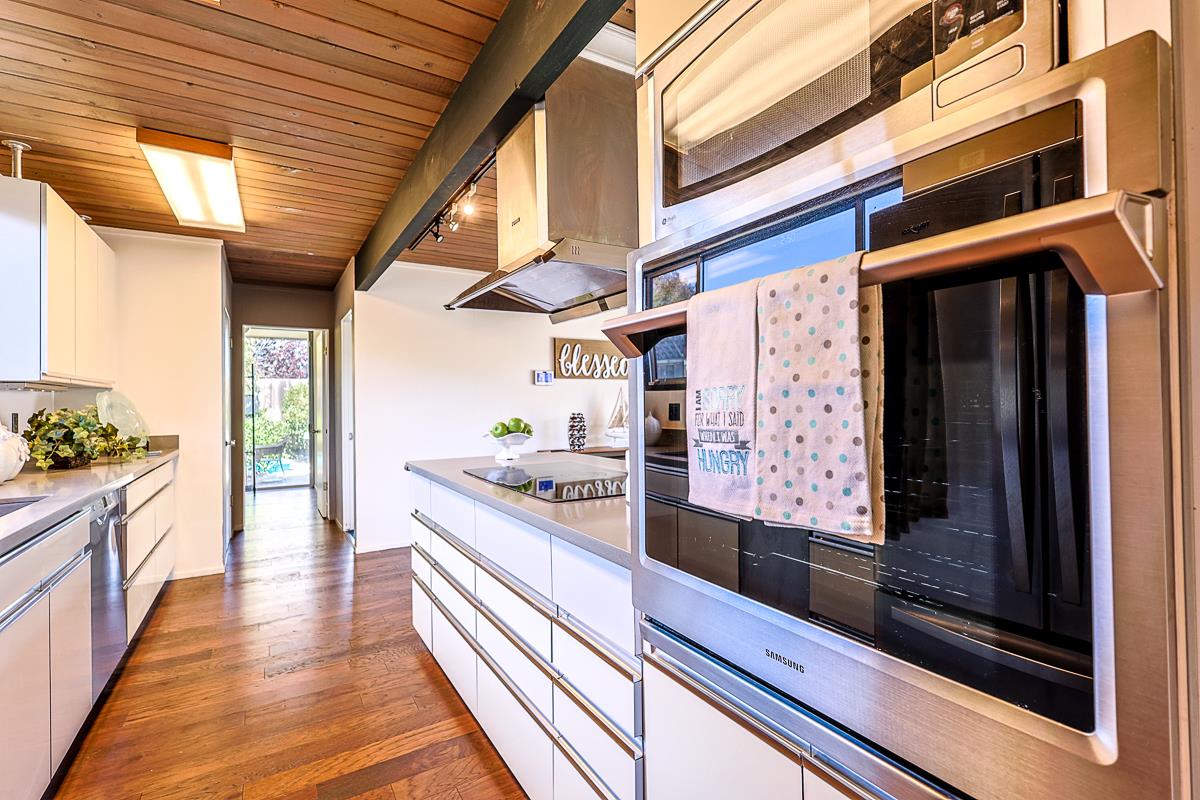 Detail Gallery Image 10 of 33 For 275 Puffin Ct, Foster City,  CA 94404 - 5 Beds | 2 Baths