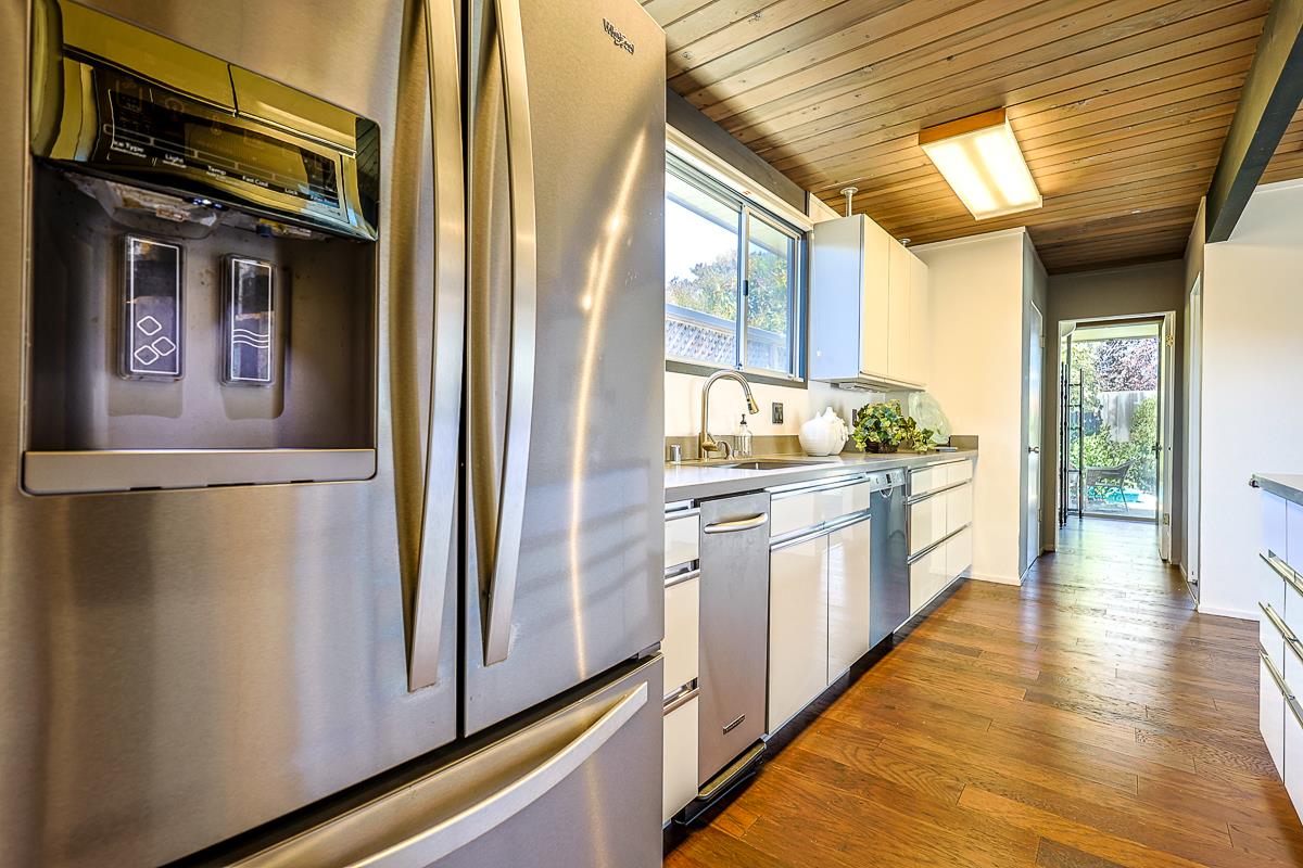 Detail Gallery Image 11 of 33 For 275 Puffin Ct, Foster City,  CA 94404 - 5 Beds | 2 Baths