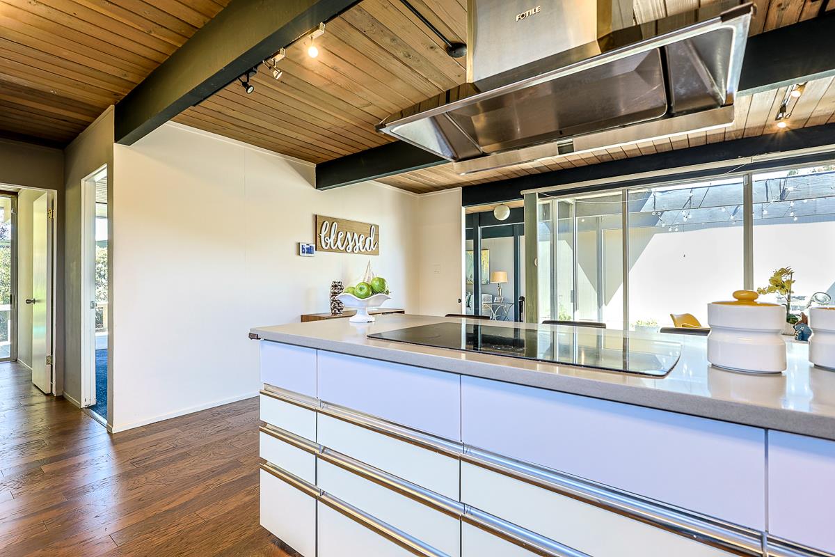 Detail Gallery Image 8 of 33 For 275 Puffin Ct, Foster City,  CA 94404 - 5 Beds | 2 Baths