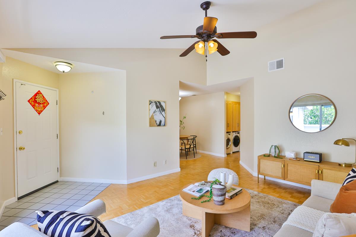 Detail Gallery Image 2 of 32 For 500 Shadowgraph Dr, San Jose,  CA 95110 - 2 Beds | 2 Baths