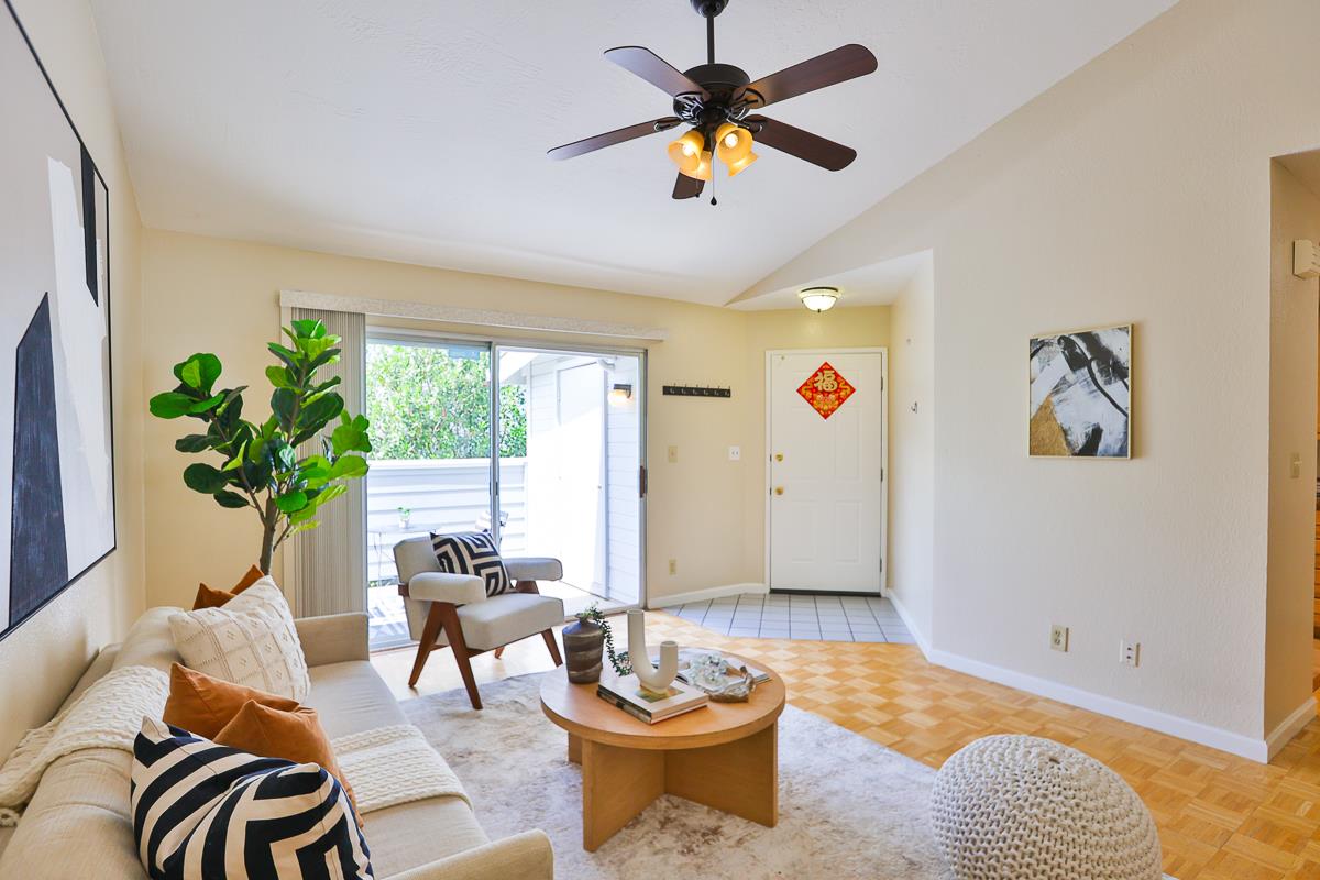 Detail Gallery Image 3 of 32 For 500 Shadowgraph Dr, San Jose,  CA 95110 - 2 Beds | 2 Baths