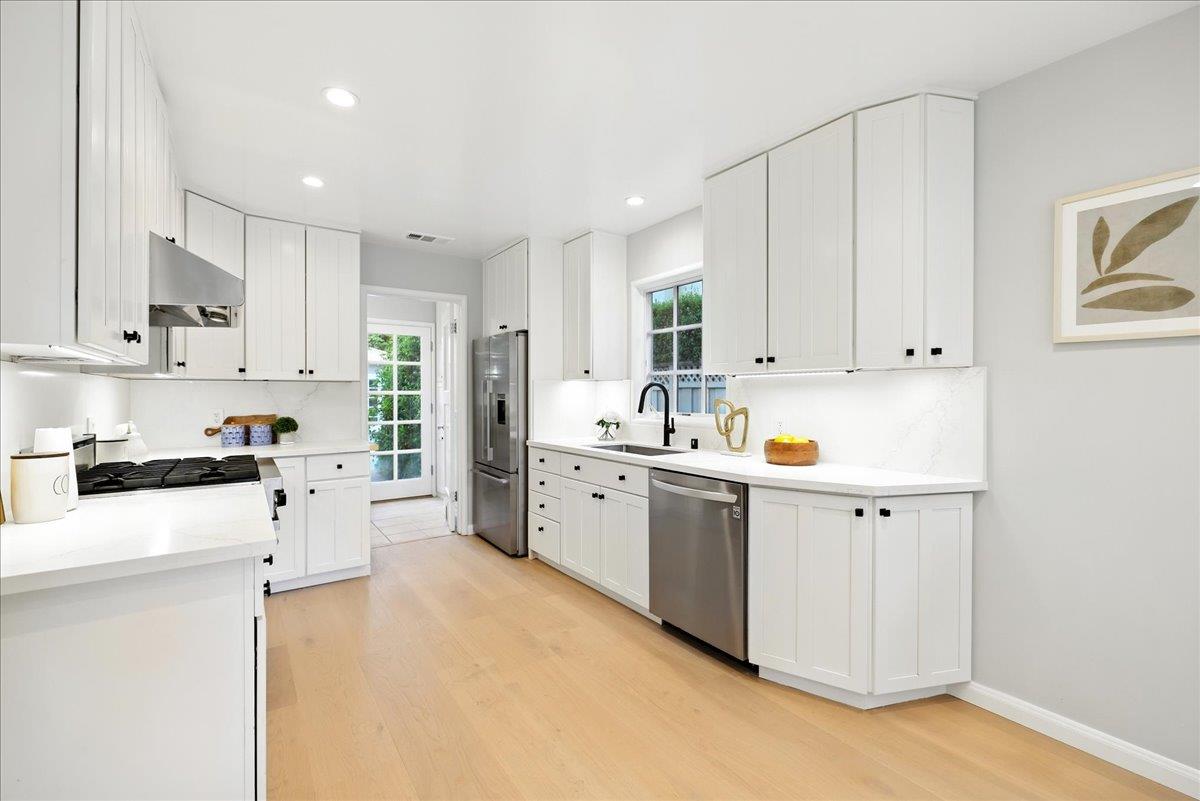 Detail Gallery Image 21 of 70 For 162 Del Monte Ave, Los Altos,  CA 94022 - 3 Beds | 2 Baths