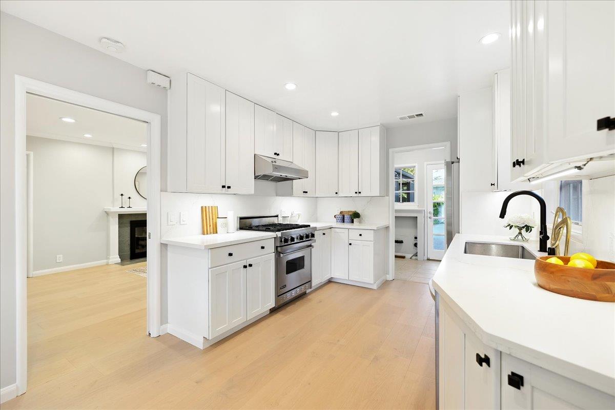 Detail Gallery Image 22 of 70 For 162 Del Monte Ave, Los Altos,  CA 94022 - 3 Beds | 2 Baths