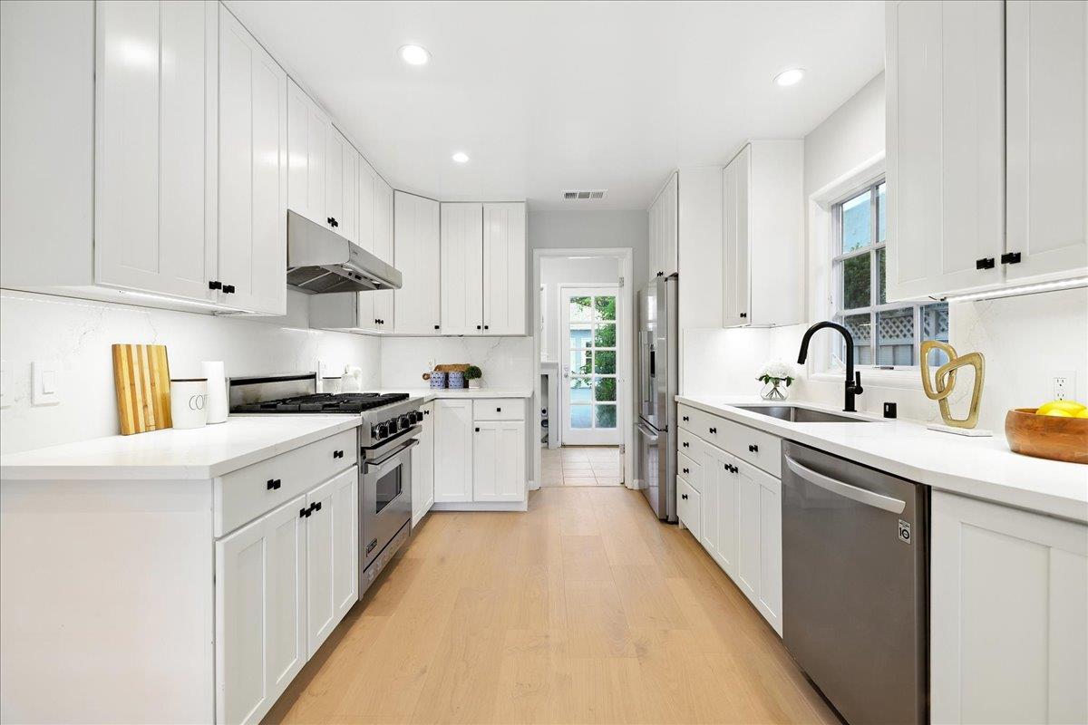 Detail Gallery Image 26 of 70 For 162 Del Monte Ave, Los Altos,  CA 94022 - 3 Beds | 2 Baths