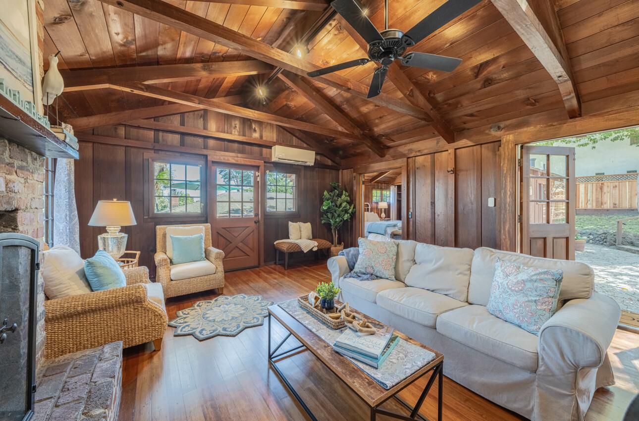 Detail Gallery Image 15 of 39 For 1034 Hillside Ave, Pacific Grove,  CA 93950 - 2 Beds | 2 Baths