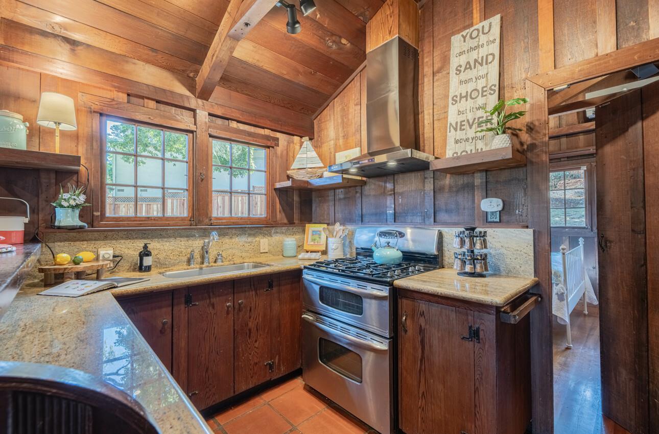 Detail Gallery Image 18 of 39 For 1034 Hillside Ave, Pacific Grove,  CA 93950 - 2 Beds | 2 Baths