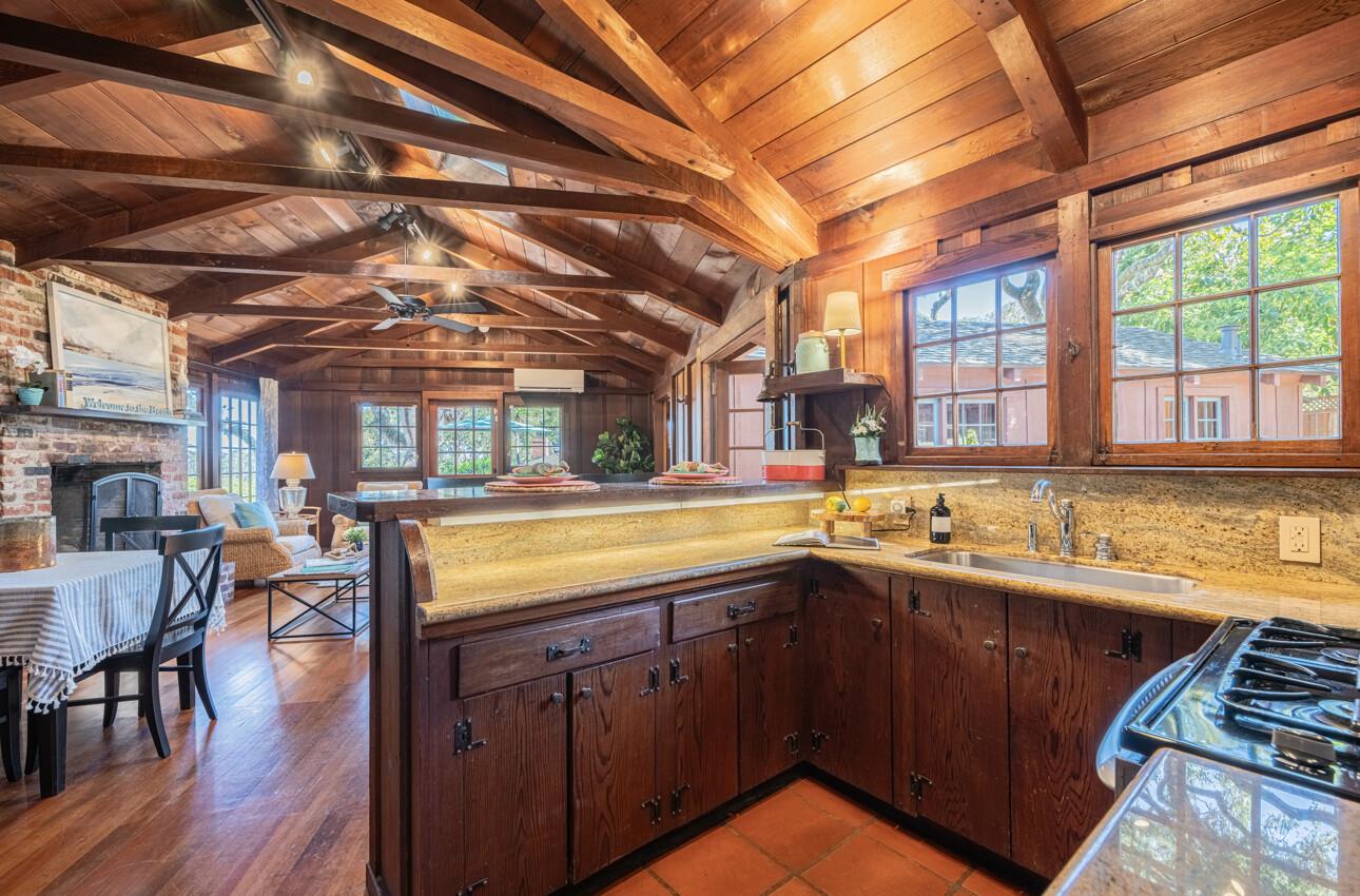 Detail Gallery Image 19 of 39 For 1034 Hillside Ave, Pacific Grove,  CA 93950 - 2 Beds | 2 Baths