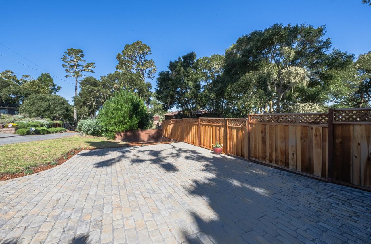 Detail Gallery Image 3 of 39 For 1034 Hillside Ave, Pacific Grove,  CA 93950 - 2 Beds | 2 Baths