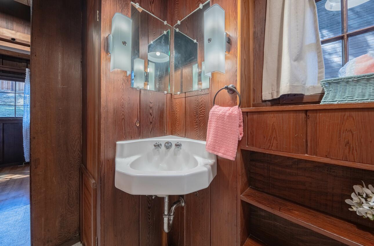 Detail Gallery Image 32 of 39 For 1034 Hillside Ave, Pacific Grove,  CA 93950 - 2 Beds | 2 Baths