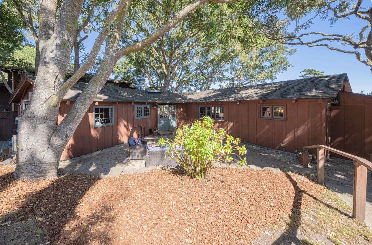 Detail Gallery Image 4 of 39 For 1034 Hillside Ave, Pacific Grove,  CA 93950 - 2 Beds | 2 Baths