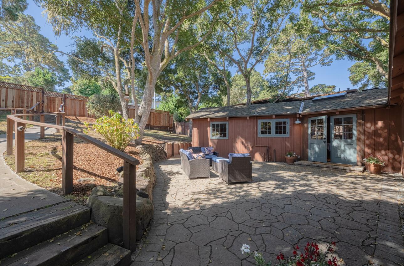Detail Gallery Image 5 of 39 For 1034 Hillside Ave, Pacific Grove,  CA 93950 - 2 Beds | 2 Baths