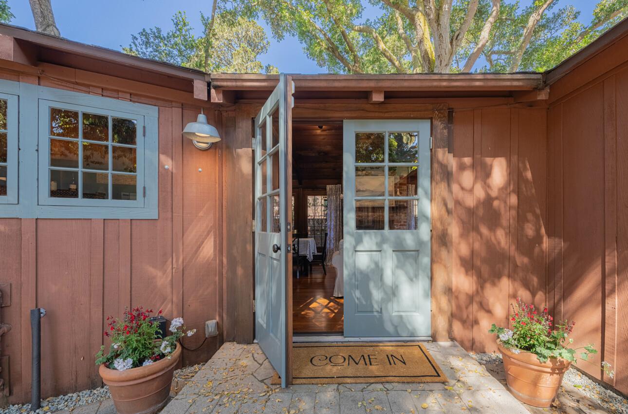 Detail Gallery Image 8 of 39 For 1034 Hillside Ave, Pacific Grove,  CA 93950 - 2 Beds | 2 Baths