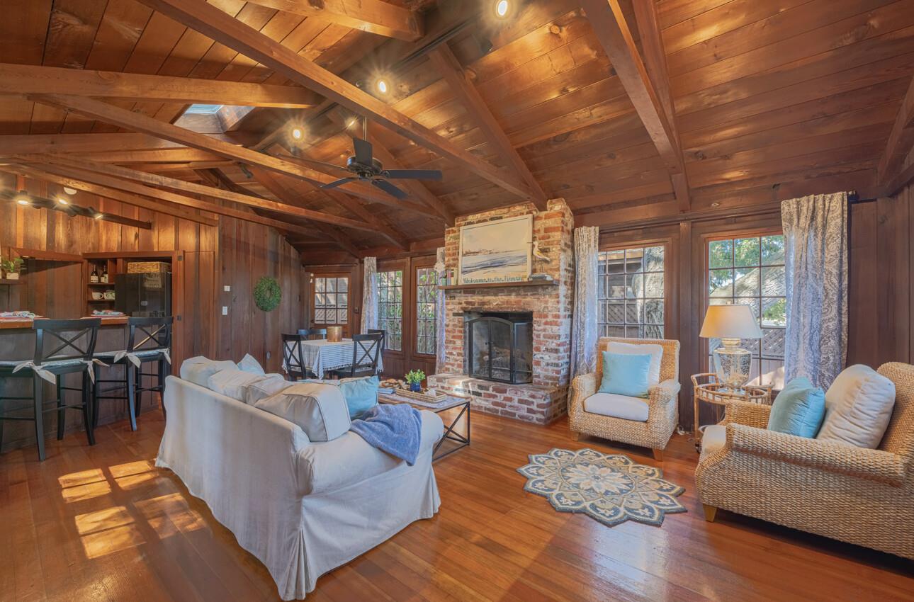 Detail Gallery Image 9 of 39 For 1034 Hillside Ave, Pacific Grove,  CA 93950 - 2 Beds | 2 Baths
