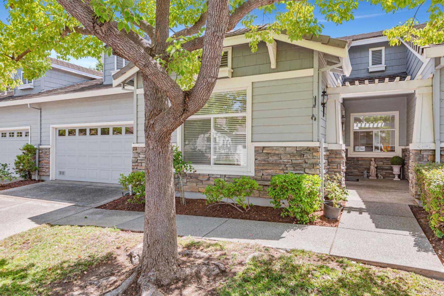 Detail Gallery Image 1 of 46 For 2010 Carignan Way, San Jose,  CA 95135 - 2 Beds | 2 Baths