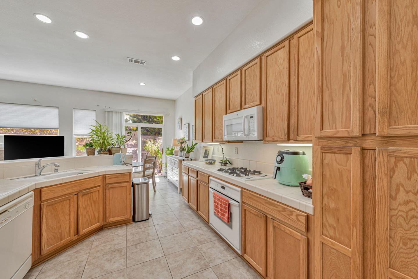 Detail Gallery Image 17 of 46 For 2010 Carignan Way, San Jose,  CA 95135 - 2 Beds | 2 Baths