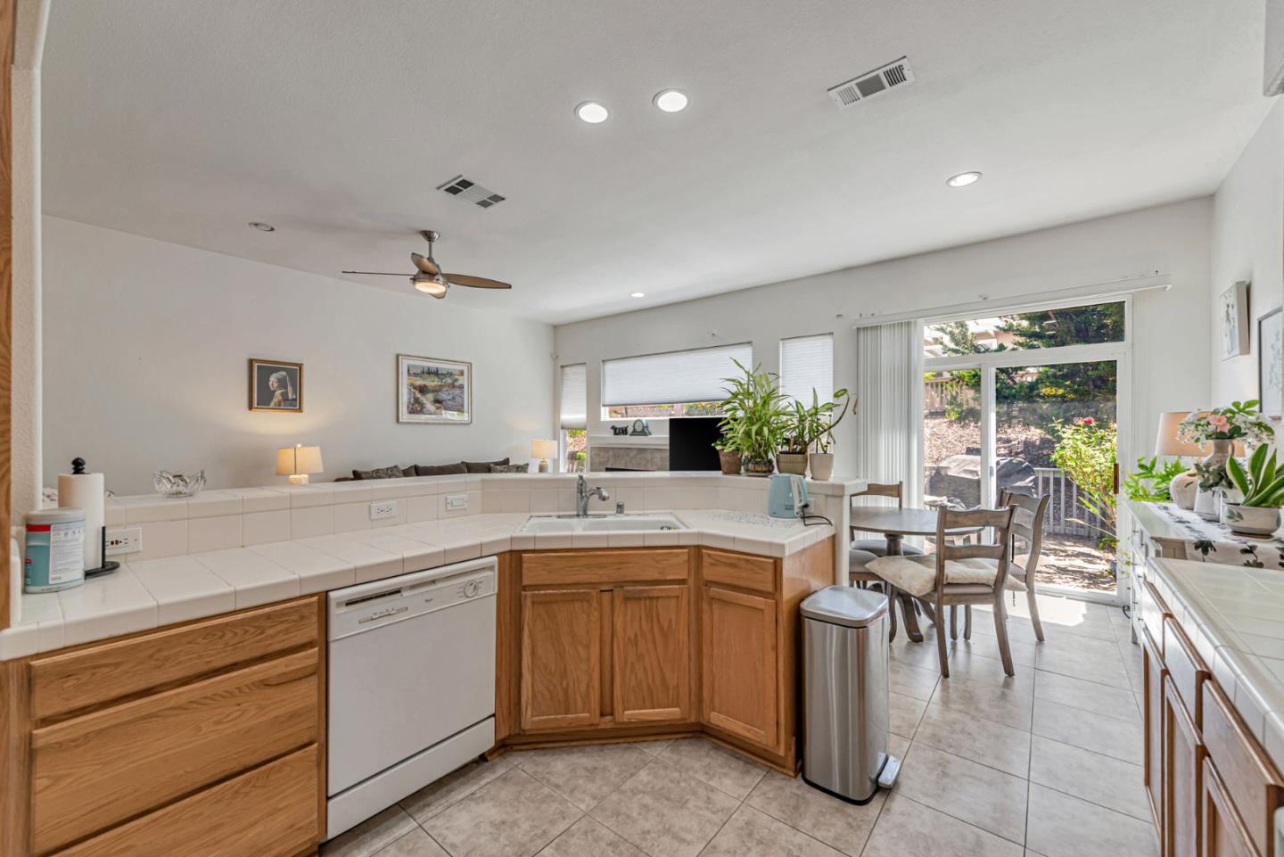 Detail Gallery Image 19 of 46 For 2010 Carignan Way, San Jose,  CA 95135 - 2 Beds | 2 Baths
