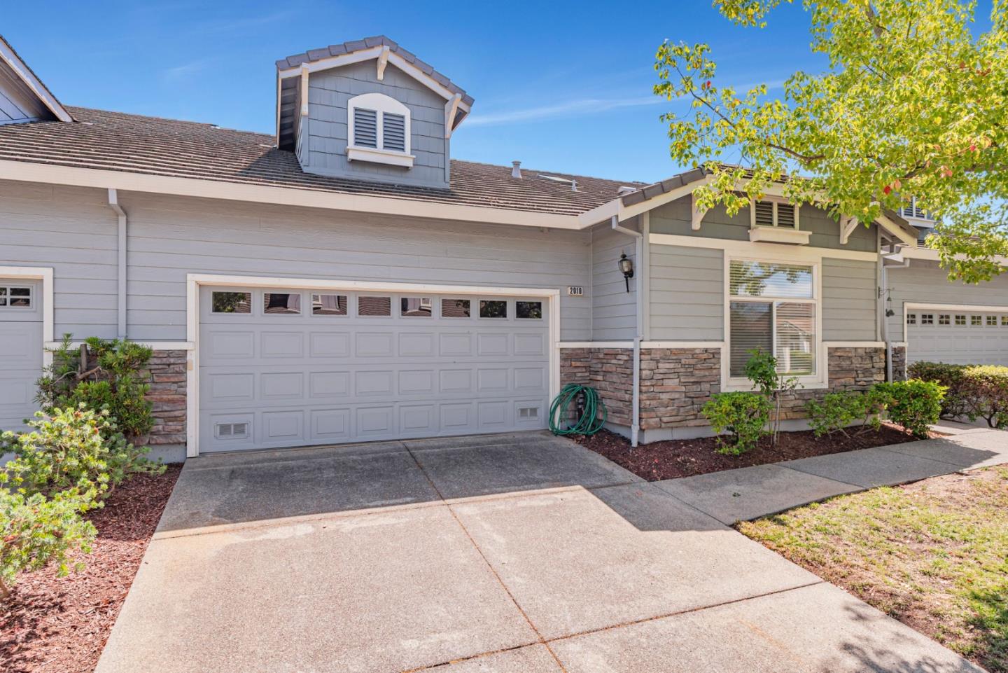 Detail Gallery Image 3 of 46 For 2010 Carignan Way, San Jose,  CA 95135 - 2 Beds | 2 Baths