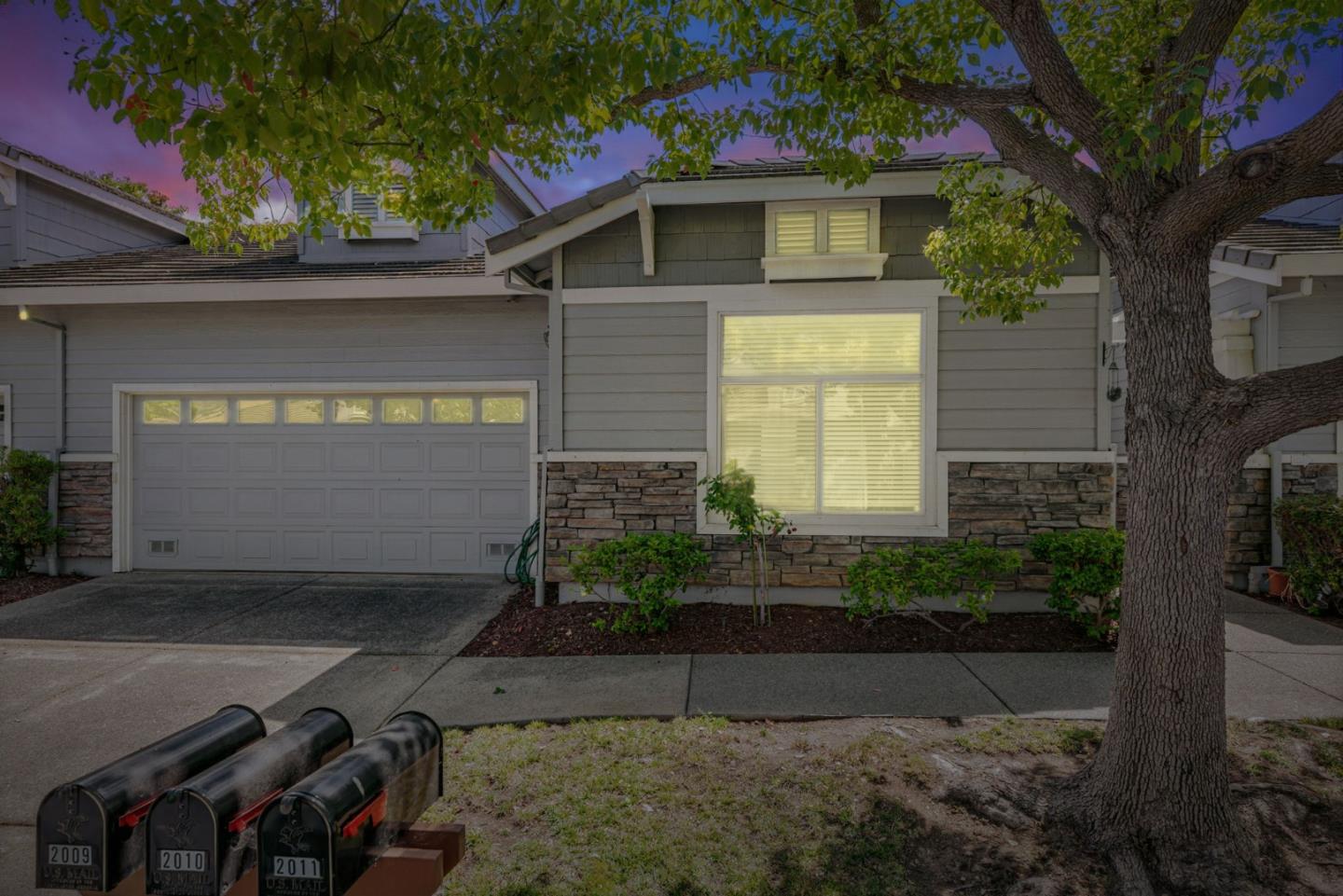 Detail Gallery Image 4 of 46 For 2010 Carignan Way, San Jose,  CA 95135 - 2 Beds | 2 Baths