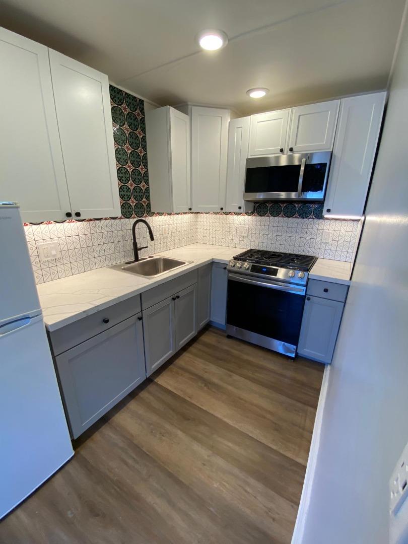 Detail Gallery Image 5 of 17 For 3500 a Portola Dr, Santa Cruz,  CA 95062 - 1 Beds | 1 Baths