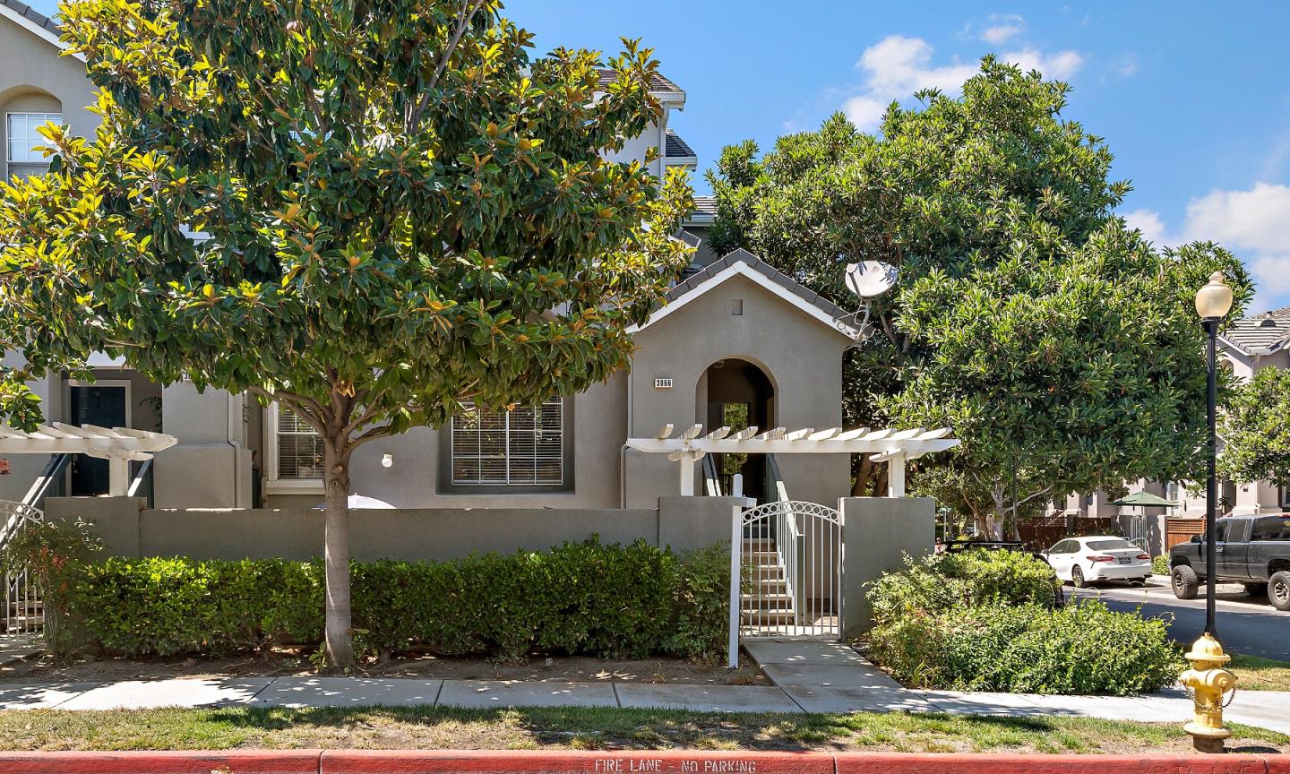 Detail Gallery Image 1 of 30 For 3066 Nattinger Ln, San Jose,  CA 95125 - 3 Beds | 2/1 Baths