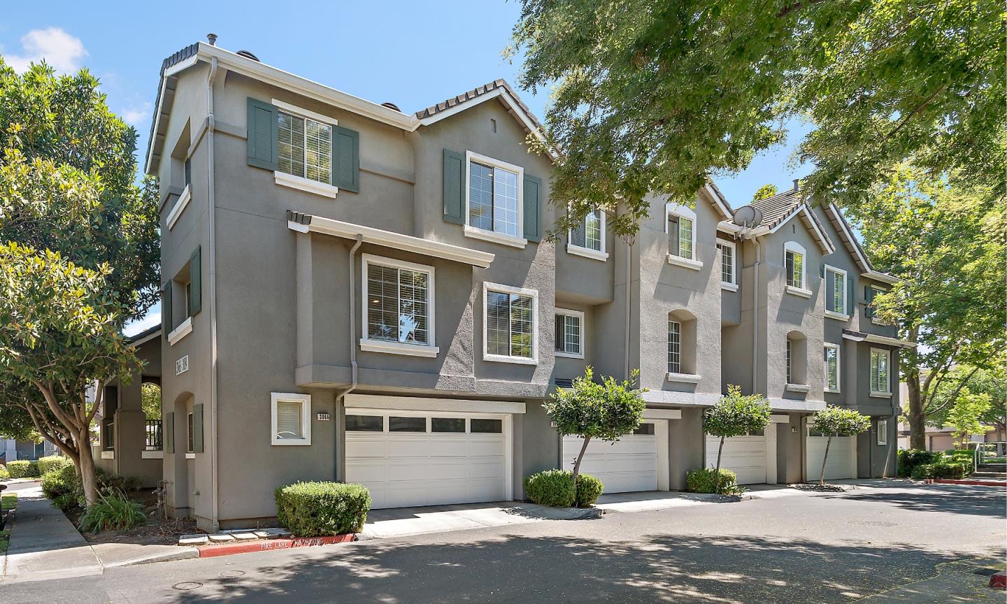Detail Gallery Image 3 of 30 For 3066 Nattinger Ln, San Jose,  CA 95125 - 3 Beds | 2/1 Baths