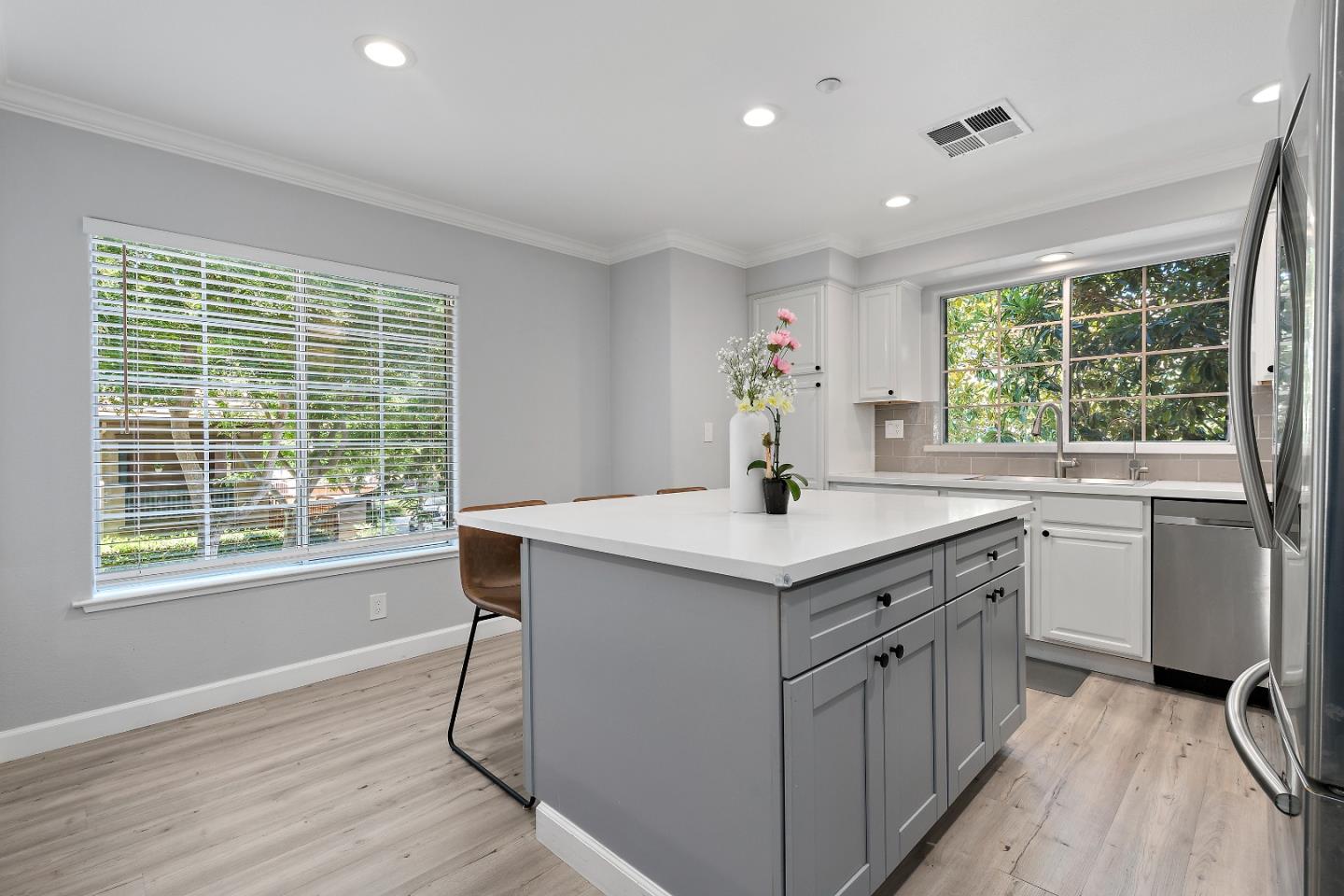Detail Gallery Image 7 of 30 For 3066 Nattinger Ln, San Jose,  CA 95125 - 3 Beds | 2/1 Baths