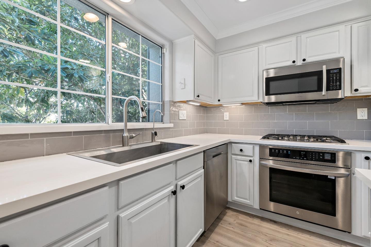 Detail Gallery Image 8 of 30 For 3066 Nattinger Ln, San Jose,  CA 95125 - 3 Beds | 2/1 Baths