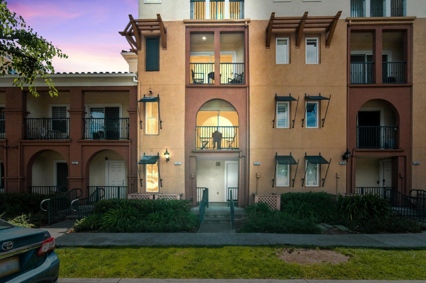 Detail Gallery Image 1 of 36 For 2067 Sonador, San Jose,  CA 95128 - 3 Beds | 2 Baths