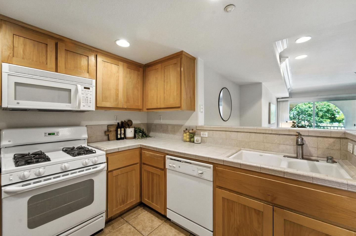 Detail Gallery Image 10 of 36 For 2067 Sonador, San Jose,  CA 95128 - 3 Beds | 2 Baths