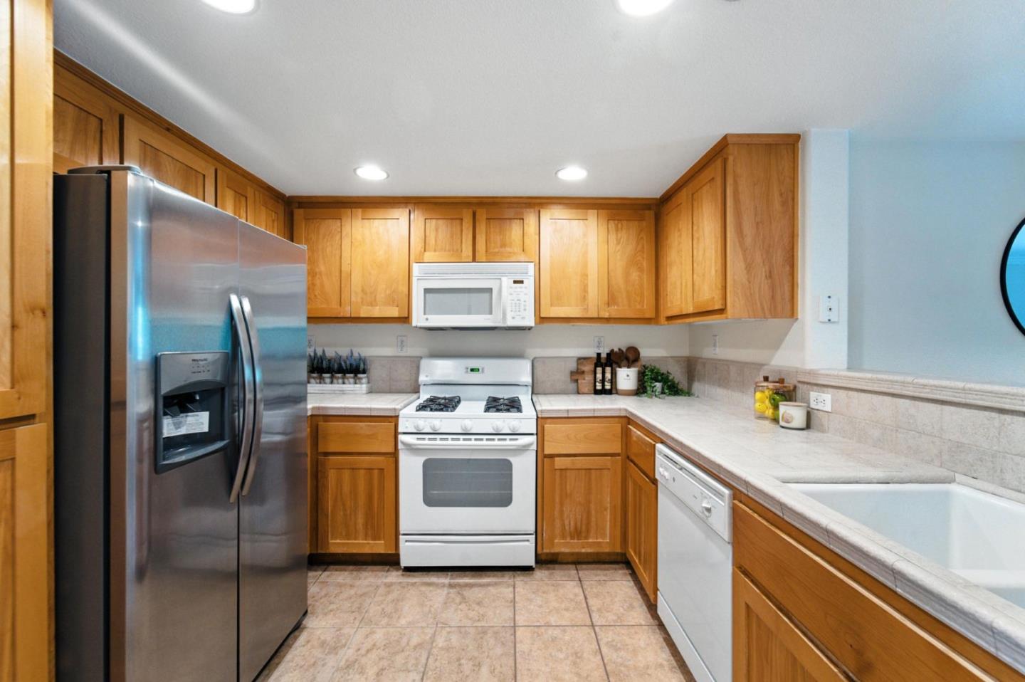 Detail Gallery Image 8 of 36 For 2067 Sonador, San Jose,  CA 95128 - 3 Beds | 2 Baths