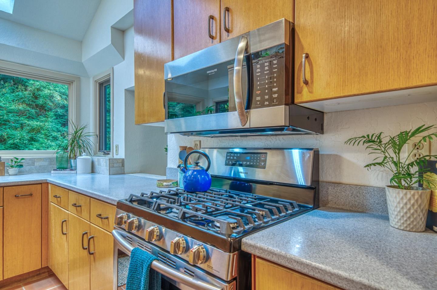 Detail Gallery Image 10 of 47 For 9013 Rhodes Ave, Aptos,  CA 95003 - 2 Beds | 1/1 Baths