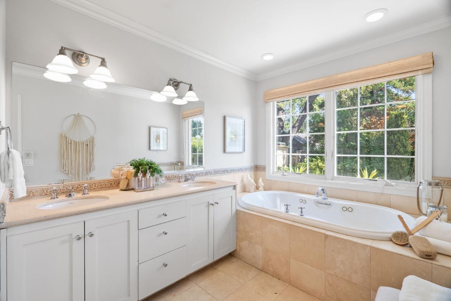 Detail Gallery Image 10 of 13 For 1021 Elm St, San Carlos,  CA 94070 - 3 Beds | 2/1 Baths